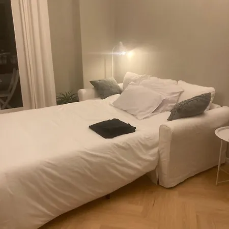 Apartment Quarenghi 32 *